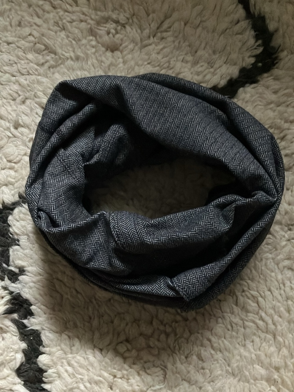 lululemon athletica Men's Herringbone Gray Neck Warmer